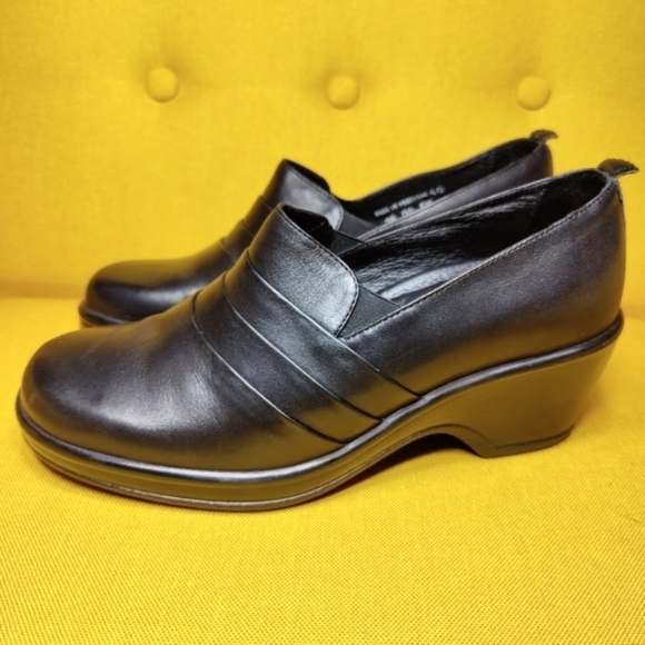 Dansko Aubrey Black Leather Pleated Slip On Heel Clogs Women's Shoes Size 9.5-10 - Picture 1 of 10